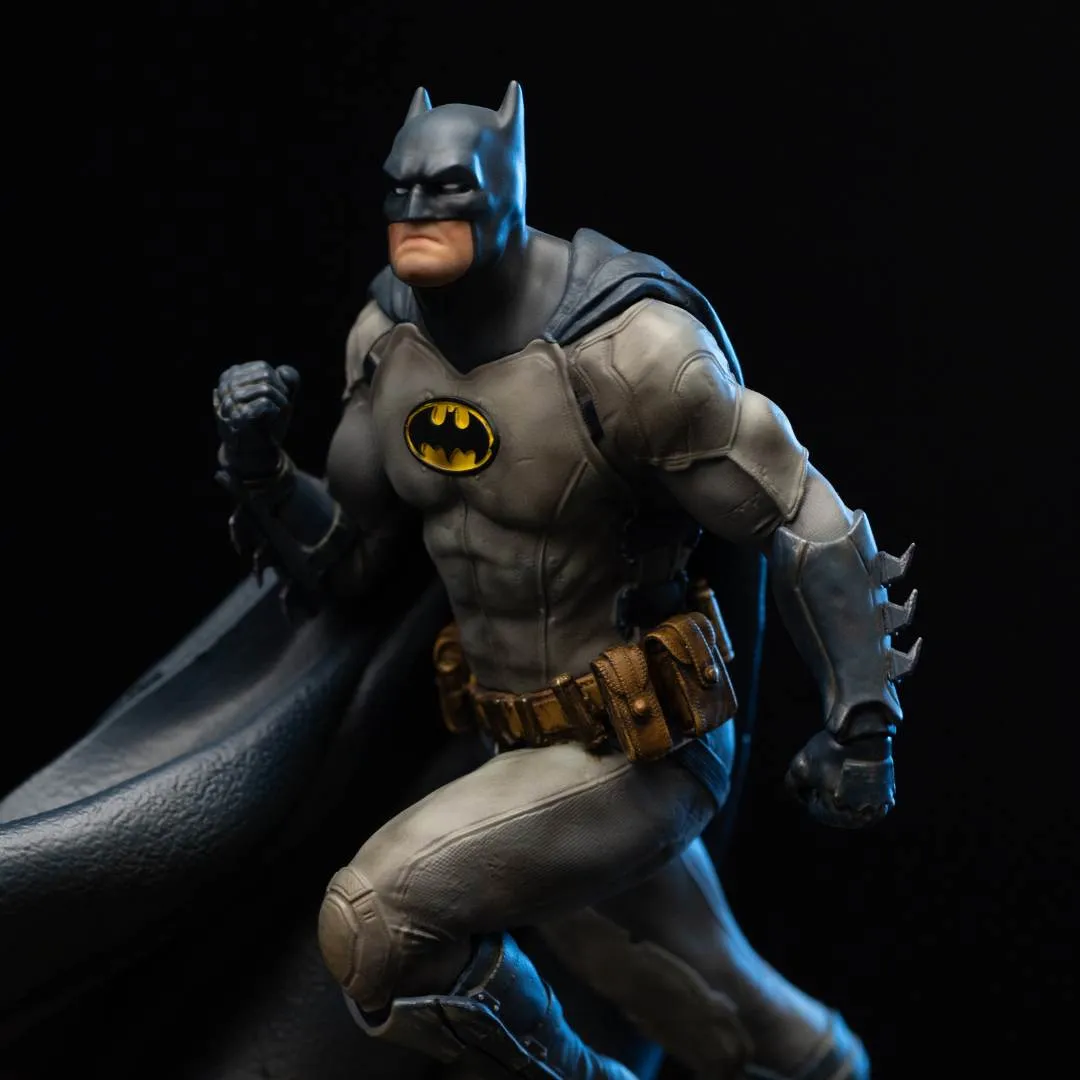 CCXP 23 Exclusive DC Comics Batman Deluxe Statue by Iron Studios