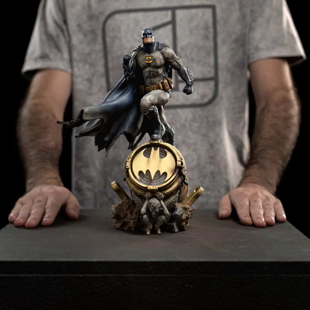 CCXP 23 Exclusive DC Comics Batman Deluxe Statue by Iron Studios