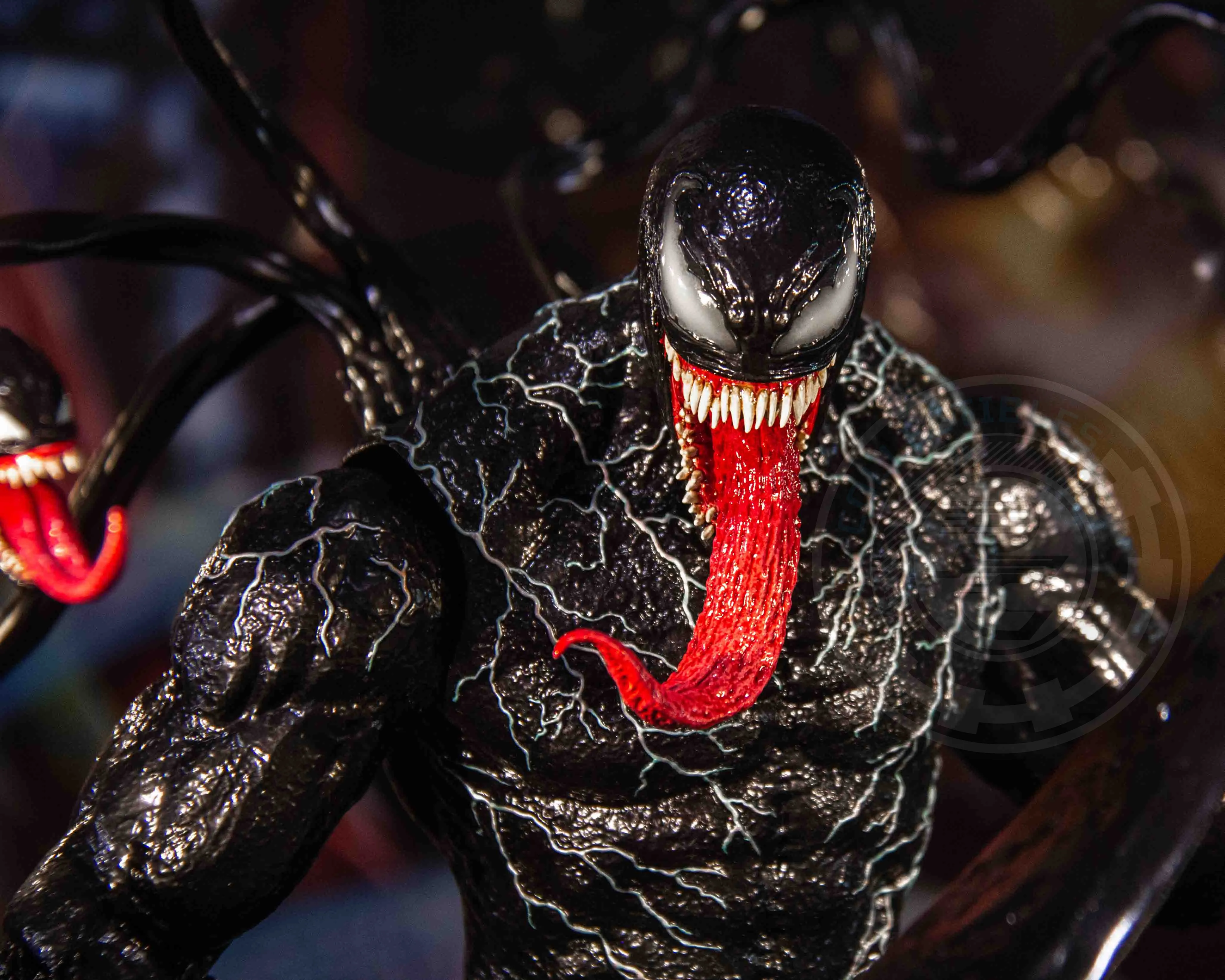 Hot Toys MMS590 Exclusive Edition Venom Figure - Highly Detailed Collectible from Marvels Spider-Man Universe