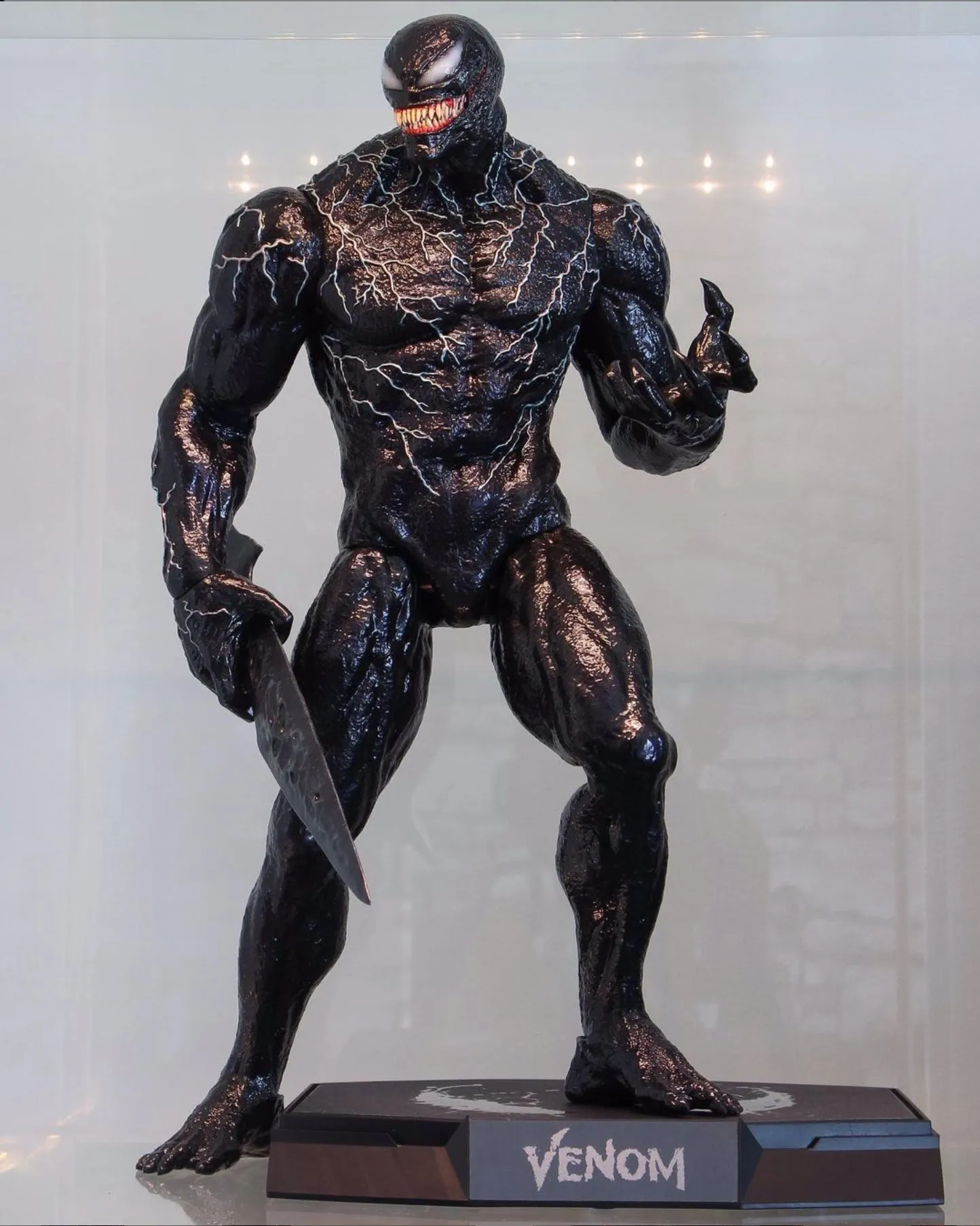 Hot Toys MMS590 Exclusive Edition Venom Figure - Highly Detailed Collectible from Marvels Spider-Man Universe